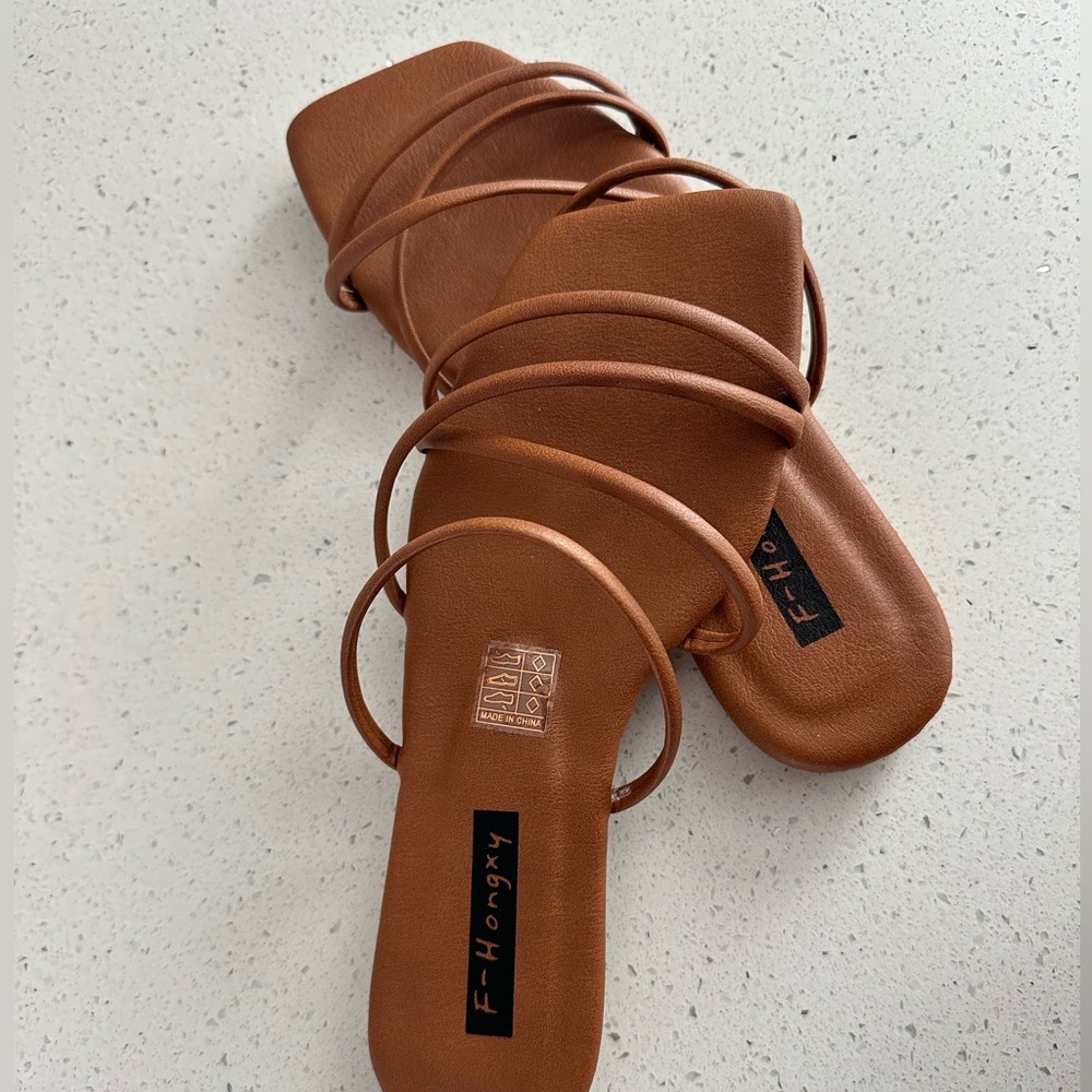 Brown strap sandals
Size 7